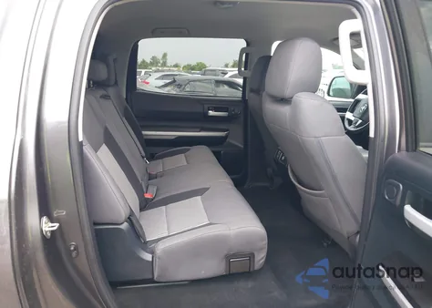 2017 Toyota Tundra Sr5 5.7L V8 z USA, uszkodzony, nr VIN 5TFDW5F18HX602922